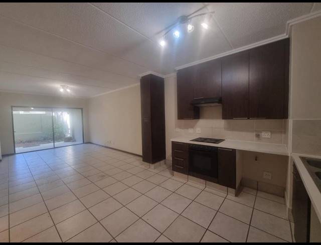2 BEDROOM APARTMENT FOR SALE IN BRYANSTON